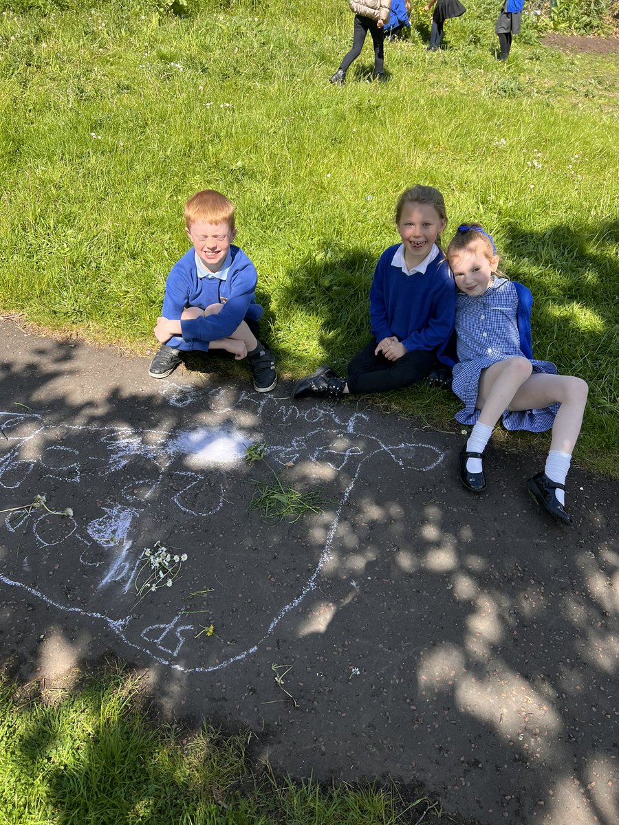 MissSimmons29's tweet photo. Lots of fun with @MrsM_NMPS in outdoor learning today creating our own outdoor shops to sell things using our knowledge of different coins to value items! ☺️ @NiddrieMillPS https://t.co/LsH17S52x7