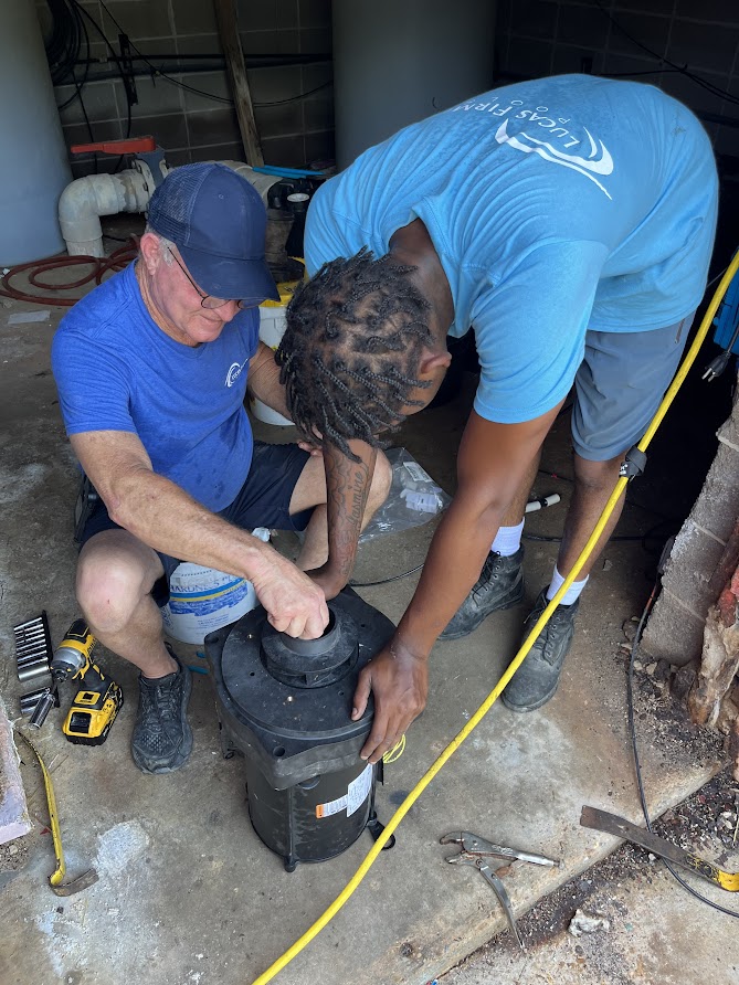 LucasFirminPool's tweet image. Our work isn't just residential. Here, we are installing a new pump motor for a YMCA pool, making sure it is swim-ready for all their members just in time for summer! #poolpump #commercialpool #YMCA #poolmaintenance #poolcompany