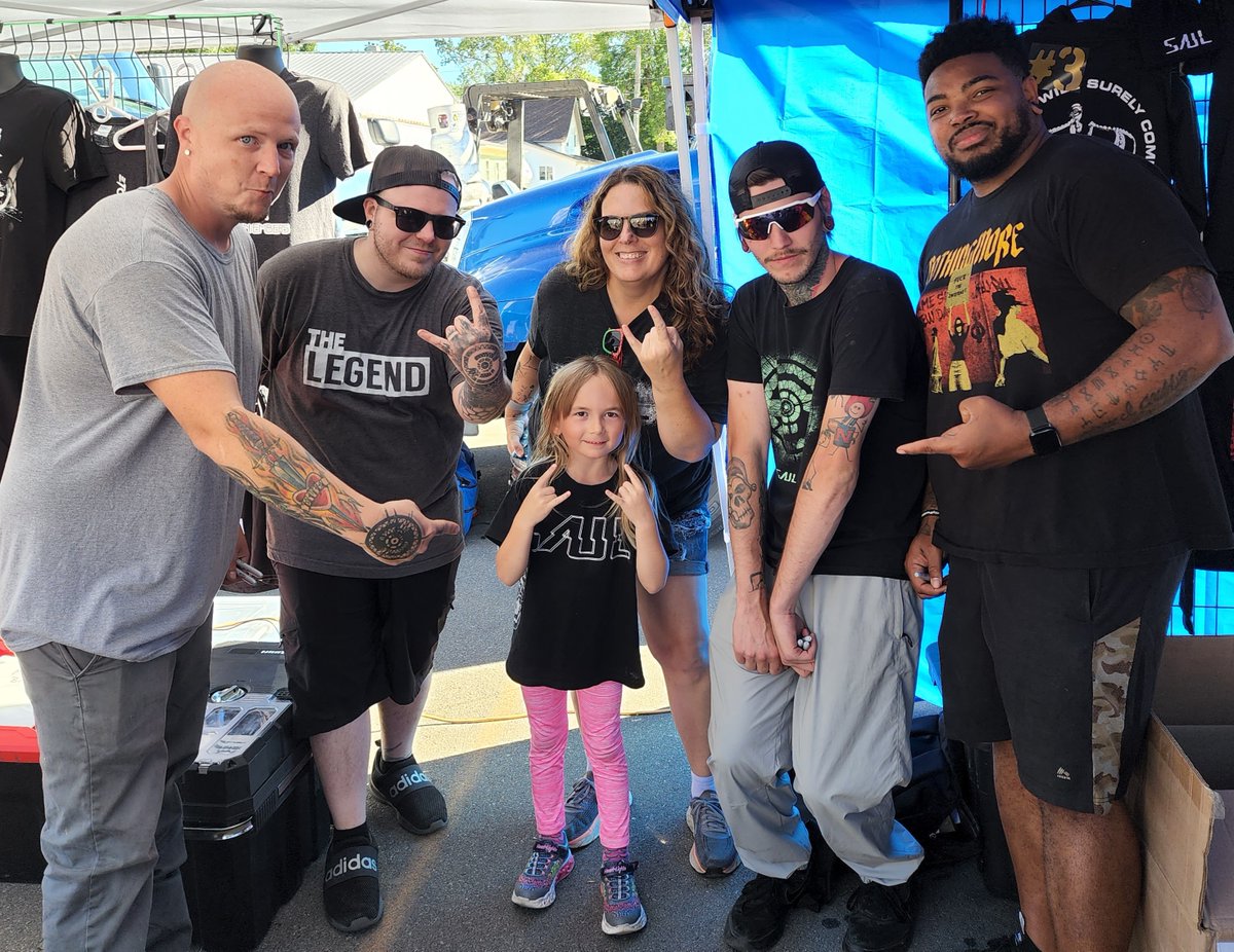 Alexrocks2023's tweet photo. Ready to see our guys in @saulband again soon!! We're loving #amillionmiles by them! Let's get them on the @SXMOctane #biguns countdown!! It's a great song!! @josemangin @CiBabs @shannongunz #alexrocks https://t.co/haVRNRK4WA