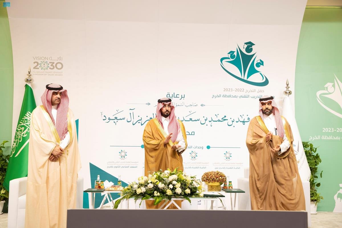 SPAregions's tweet photo. سمو محافظ #الخرج ير��ى حفل التخرج لمتدربي ومتدربات وحدات التدريب التقني بالمحافظة.
https://t.co/z4zrQprpwD 
#واس_عام https://t.co/kMI2foMRu7