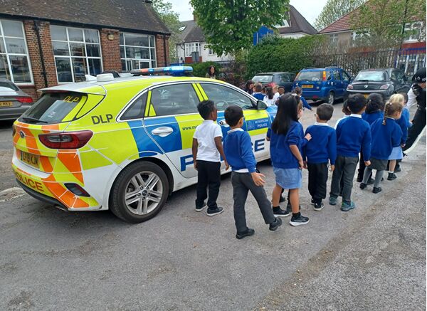 Officers from #Norbury and #PollardsHill Safer Neighbourhood Team visited a local primary school this week. The children asked thought-provoking questions, showing a genuine curiosity about the role of our officers in keeping the community safe. #MyLocalMet