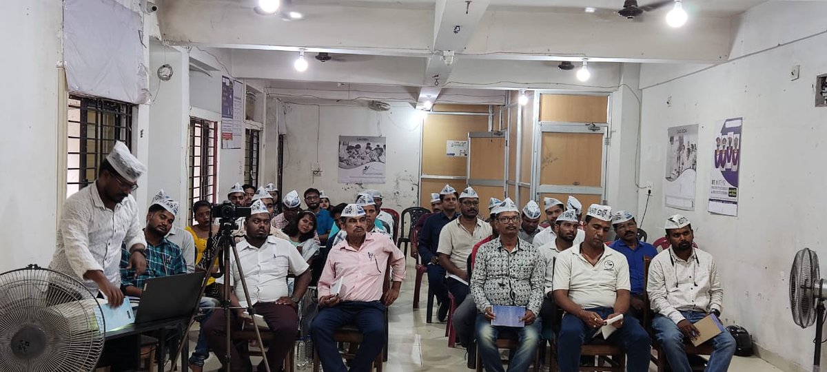 AAPOdisha's tweet image. State Social Media Training of Aam Aadmi Party Odisha concludes today.With the guidance and training from @PritamMishra_(Member,National Social Media) will further strengthen the SM team in Odisha.
#day3 
#Batch3
@AamAadmiParty 
@SandeepPathak04 @virenderrkadian 
@nishimohapatra