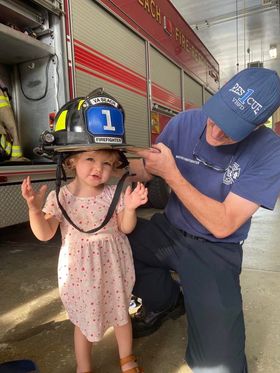 VirginiaBeachFD's tweet image. Meet future firefighter “Ellie,” great-niece of MFF Mike Brown. Ellie was on vacation and stopped by Station 3 with her family to see Uncle Mike and tour the station. She loved climbing in/out of the firetruck &amp;amp; trying on his helmet. #futurefirefighter #firefighter  #womeninfire