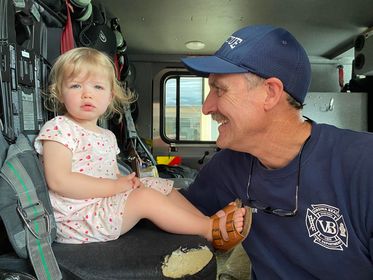 VirginiaBeachFD's tweet image. Meet future firefighter “Ellie,” great-niece of MFF Mike Brown. Ellie was on vacation and stopped by Station 3 with her family to see Uncle Mike and tour the station. She loved climbing in/out of the firetruck &amp;amp; trying on his helmet. #futurefirefighter #firefighter  #womeninfire