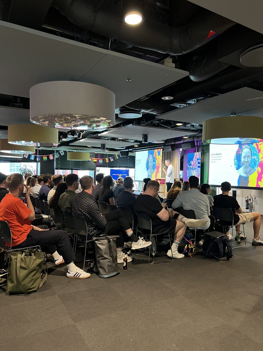 EmmaSideri's tweet photo. Super excited about our amazing #summerofsport event here at Twitter London HQ. Full house ☀️ #proud #twitteradvertising https://t.co/3jDp2OvJbz
