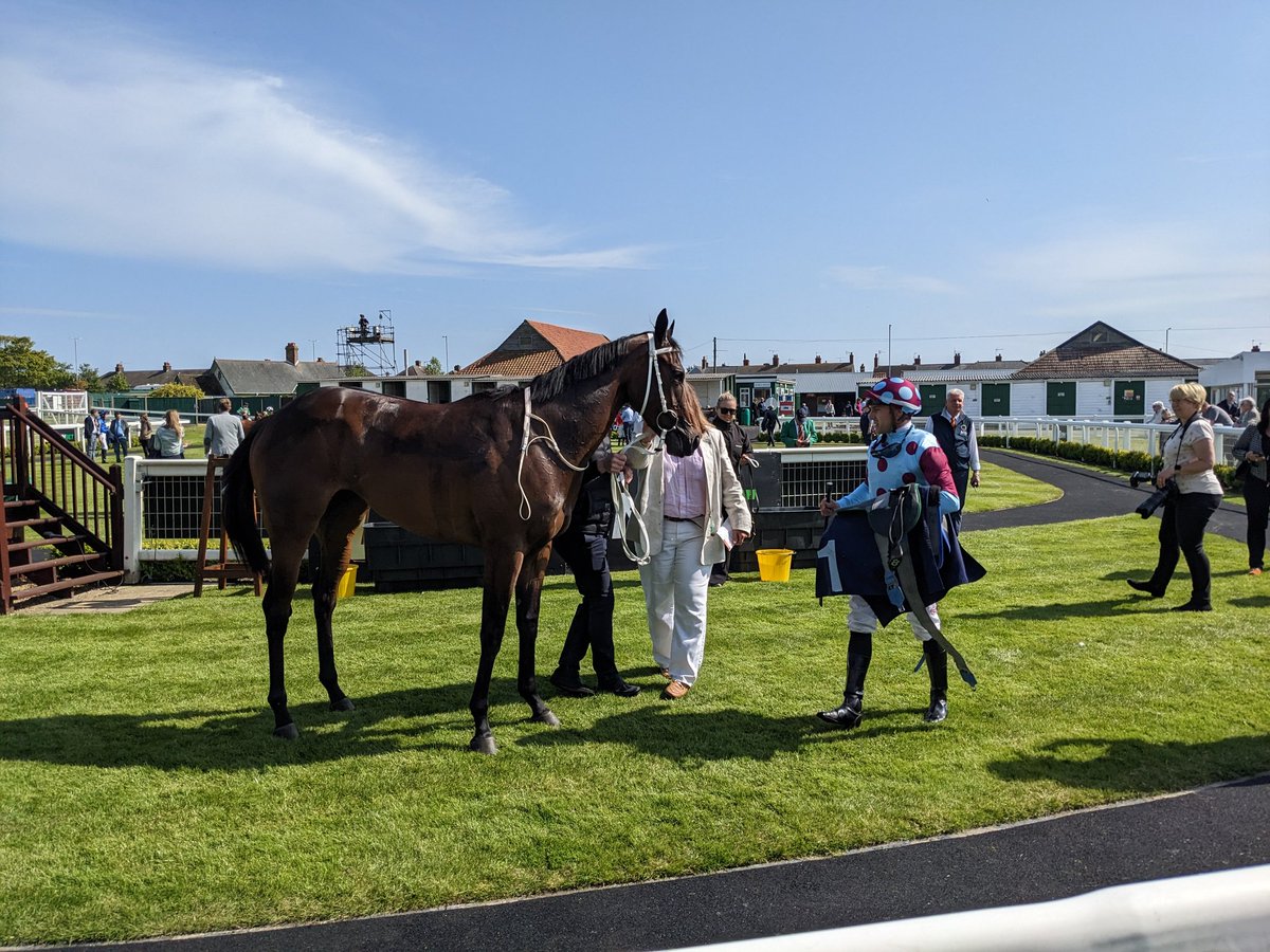 #Borntorock very impressive winner at #GreatYarmouth races