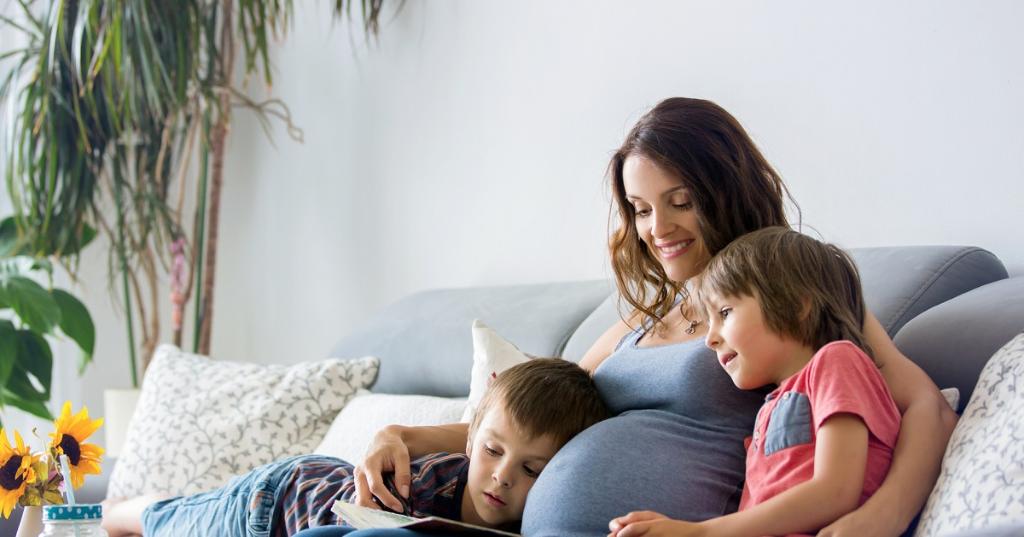 ENERGYSTAR's tweet photo. As it starts to get warmer, remember – ceiling fans cool people, not rooms. Make sure you turn them off when you leave the room to save energy and money. Find more cooling tips: https://t.co/YvnK6NMzvb https://t.co/9g8ofY6eeD