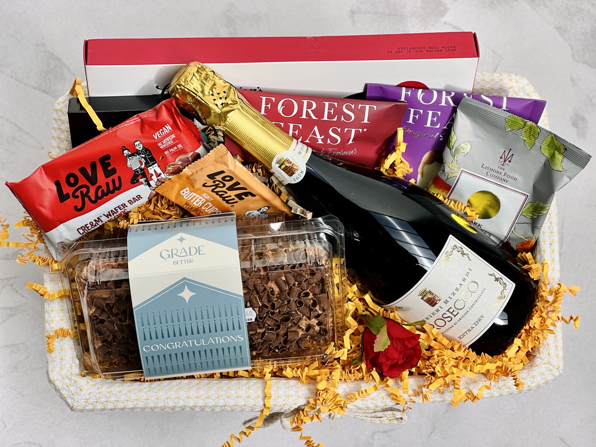 BasketsGalore's tweet image. Today's Gift Basket Of The Day is the "Congratulations Gift from Afar" 🥂

ow.ly/MWwi50OqmcC

Follow &amp;amp; RT to enter #prize draw to #win a Gift Basket. More info via our blog. 

#dailydispatch #gifts #competition #giftbasketsrule #congratulationsgift #engagementgift
