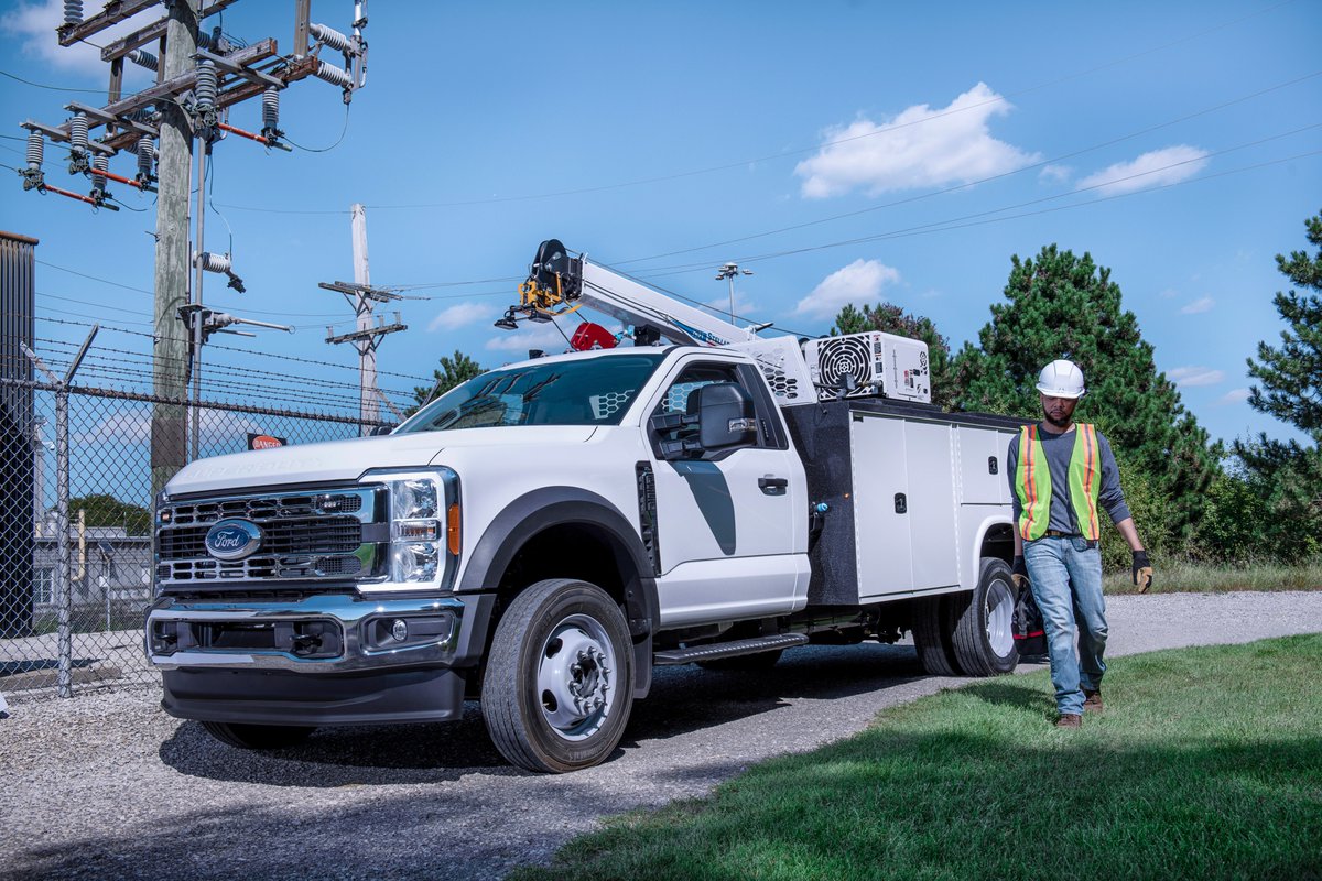 The new #SuperDuty is here and we’re now delivering to customers! I’m excited to be at Kentucky Truck Plant today to celebrate the 10K+ @UAW workers that made this possible. These are the trucks that build America and the new Super Duty is our most powerful & connected ever,…