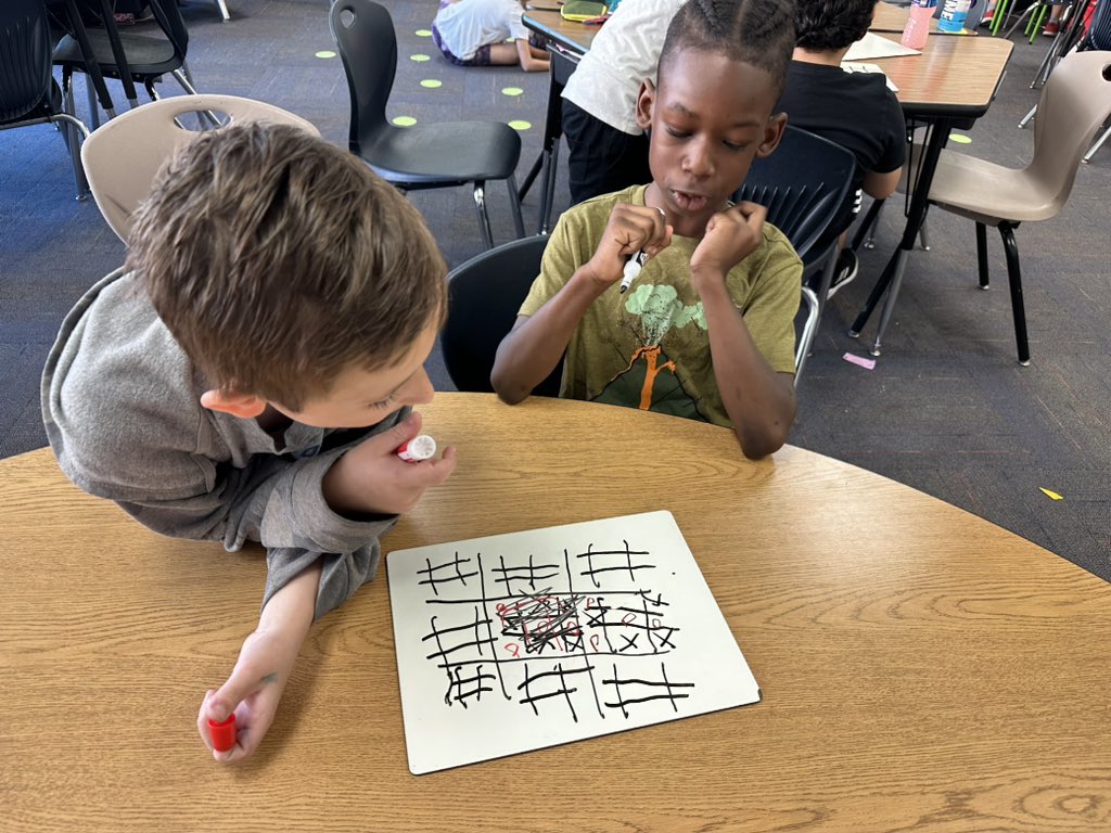 MrsKellyTwarog's tweet image. X is for Tic Tac Toe! #TeamCampi