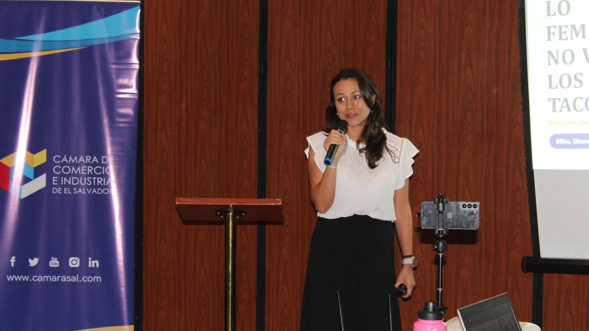camarasal's tweet photo. Diana Ramírez, fundadora de #HumanPartner, imparte la ponencia "Lo femenino no va en tacones", durante el #NegociosEntreSocios para #MujeresEmpresarias, realizado hoy en #Camarasal filial Santa Ana. https://t.co/fS6ICm84lA