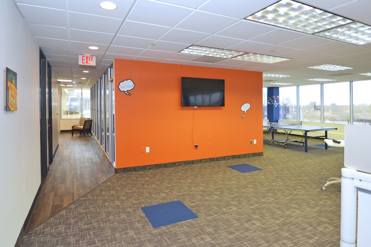 Want to bring an energizing touch to your space? Orange is a great color for accent walls. It livens up a space without feeling overwhelming. #officedecor #accentwall