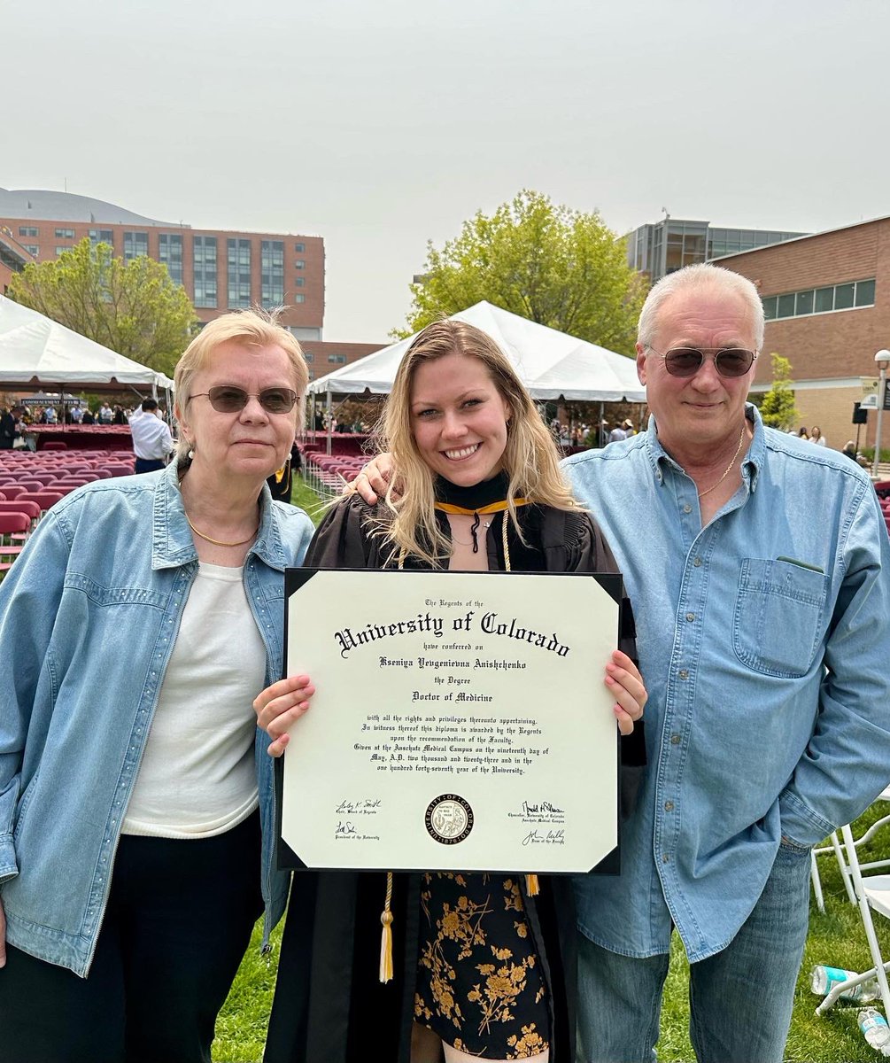 My parents and I immigrated to the USA when I was four. First gen immigrant and now first gen physician excited to care for people of all backgrounds! 🌎👩‍⚕️