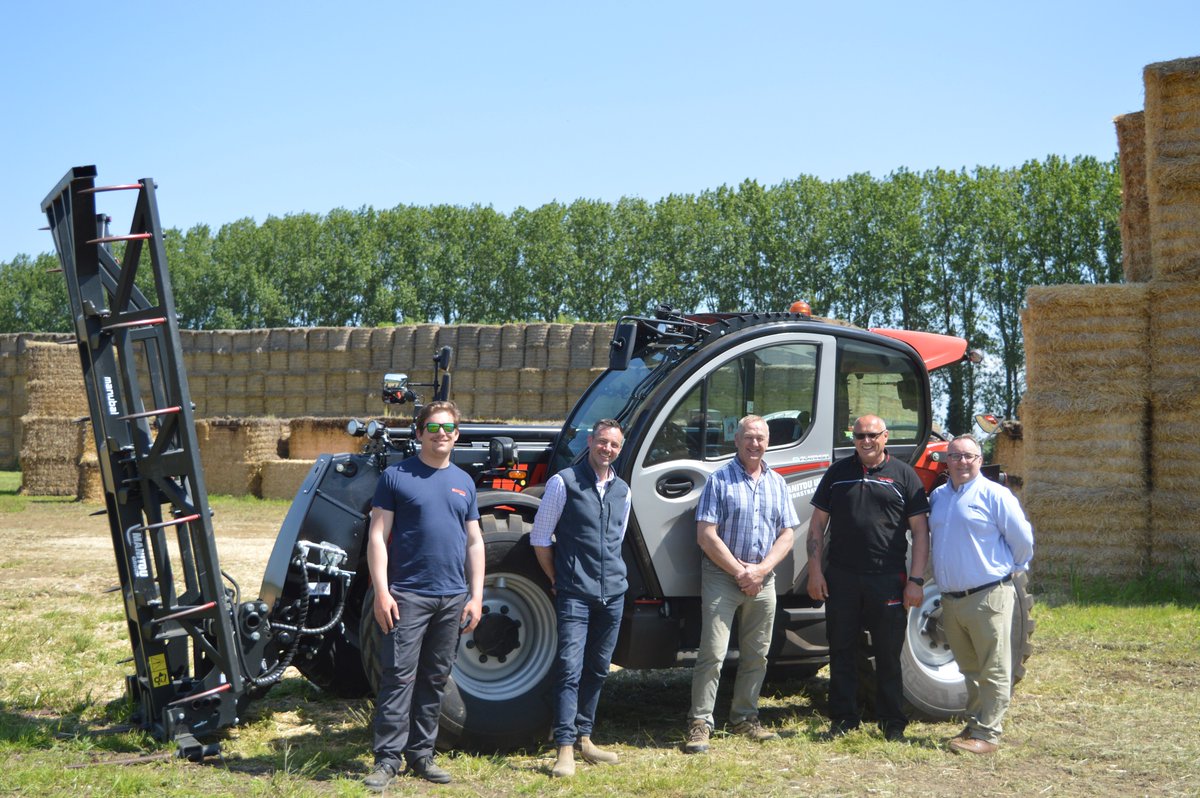 bandbmachinery's tweet photo. What a perfect day attending the Manitou UK Straw Tour based in Sleaford 🌞
A huge thank you to Manitou Uk for having us 🙂
#bandbmachinery #manitou #telehandler #ukfarming https://t.co/mFQjn5GpwU