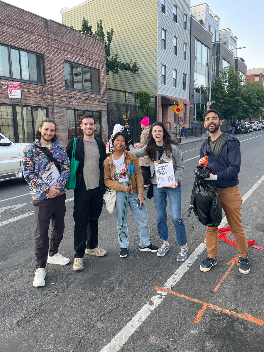 nbkopenstreets's tweet photo. Thank you for attending our cleanup &amp; volunteer meetup! We’re recommitting to helping to realize safe passage for all from the Williamsburg Bridge… to school… to work… to business… &amp; to McCarren Park on #BerryOpenStreet.

Please sign in support: https://t.co/BrtkCDsnUu https://t.co/TK6ZXIX7DW