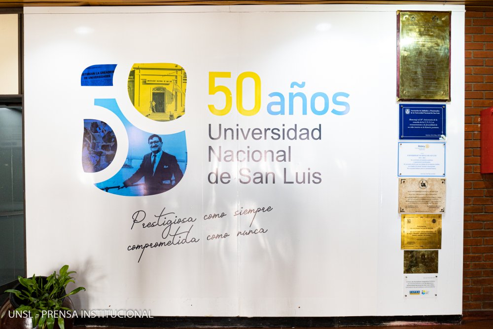 Inauguraron un espacio con reconocimientos por los 50 años de la UNSL

Las placas y distinciones que recibió la UNSL en el marco de su cincuentenario, quedaron expuestas de manera permanente en el hall de ingreso a Rectorado.

Nota: acortar.link/gv2jgd