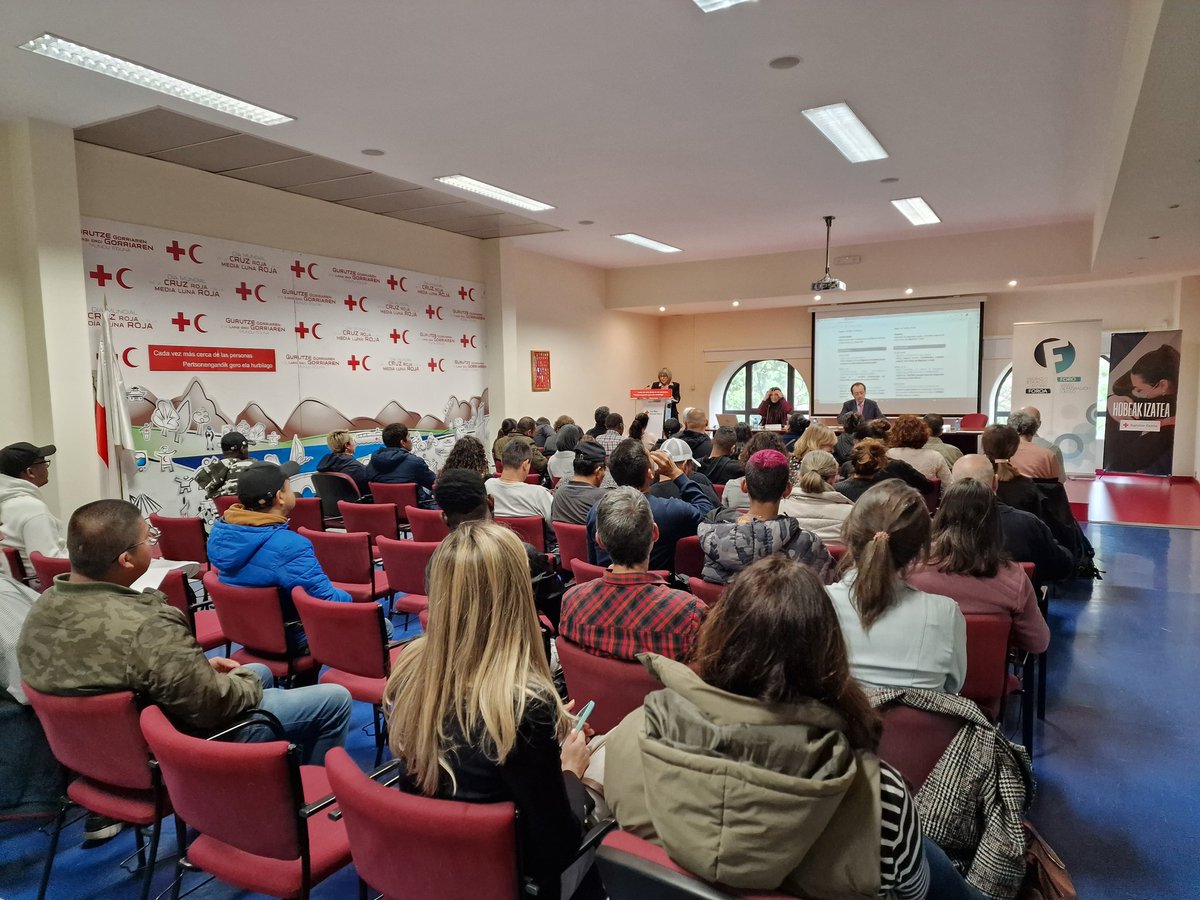 CruzRojaAlava's tweet image. [#Migración y #Asilo] El #Arraigo por formación es una nueva herramienta que  suscita dudas y preguntas. El Foro de Vasco de Migración y Asilo de @BerdintasunEJGV  ha organizado una sesión en @CruzRojaAlava para poner luz sobre esta nueva normativa