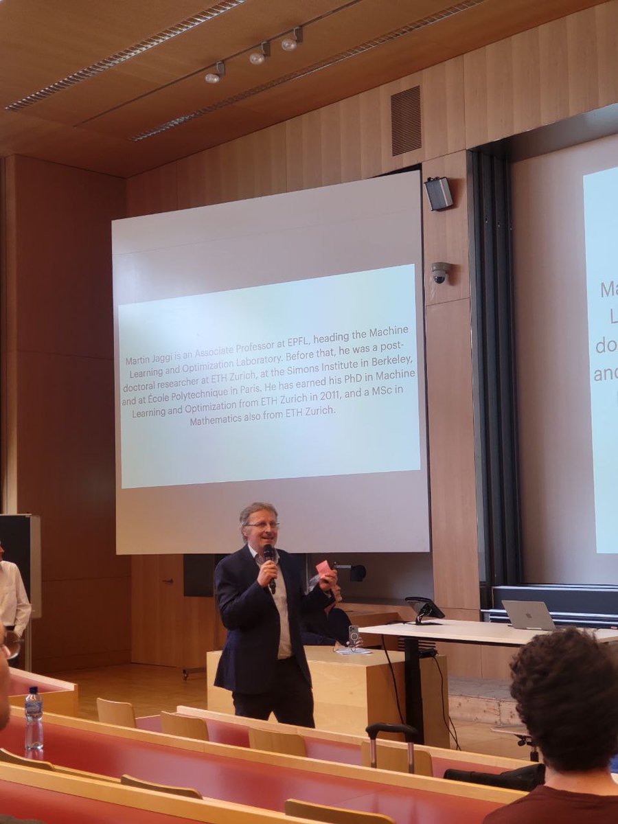 ICepfl's tweet image. First, our dean Prof. Rüdiger Urbanke does a brief introduction of Prof. Martin Jaggi and his career
#EPFLIC #InauguralLecture