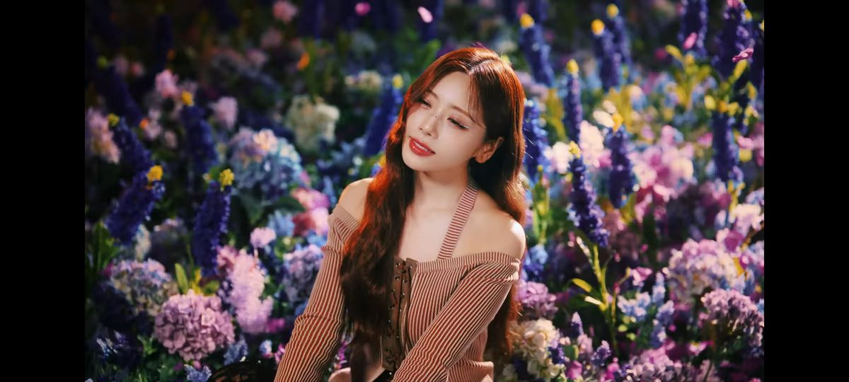 KPOP_CLASSICS's tweet photo. Whoa!😲 Did the Dreamcatchers finally find the Utopia what they dreamed of?!? I think they might have. Because there's never been a Dreamcatcher title track like this. 

https://t.co/gCmXU24fNO

#Dreamcatcher #Apocalypse 

#FromUs #BONVOYAGE https://t.co/u6fCyyJles