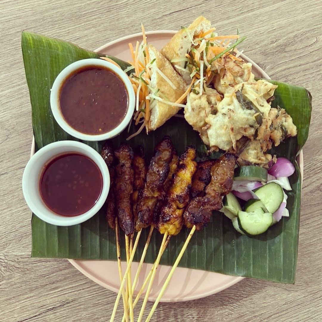 MohKeIpoh's tweet photo. Ada pelbagai makanan kome di @NellisDeli 😍 https://t.co/Aw6ybox7bw