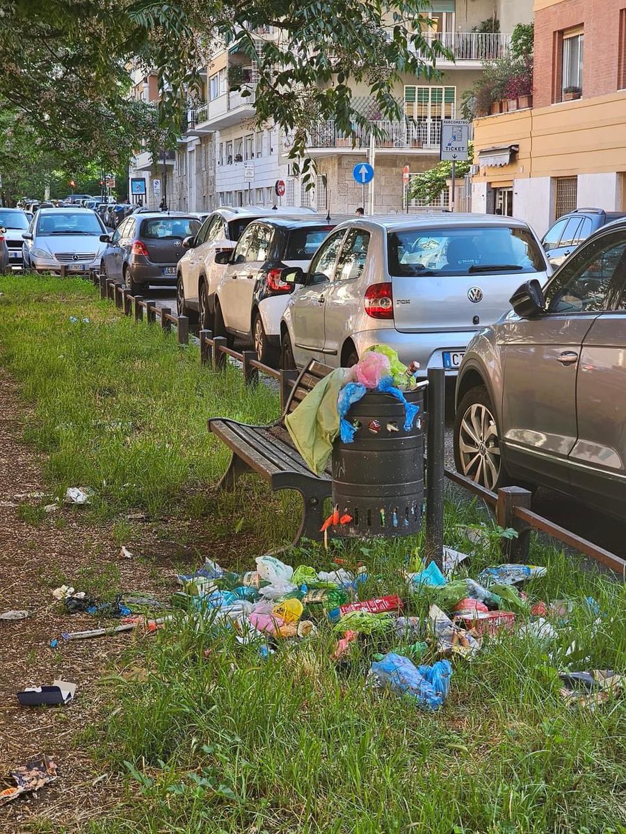 Tiè, guarda che bei giardinetti che mette a disposizione il comune