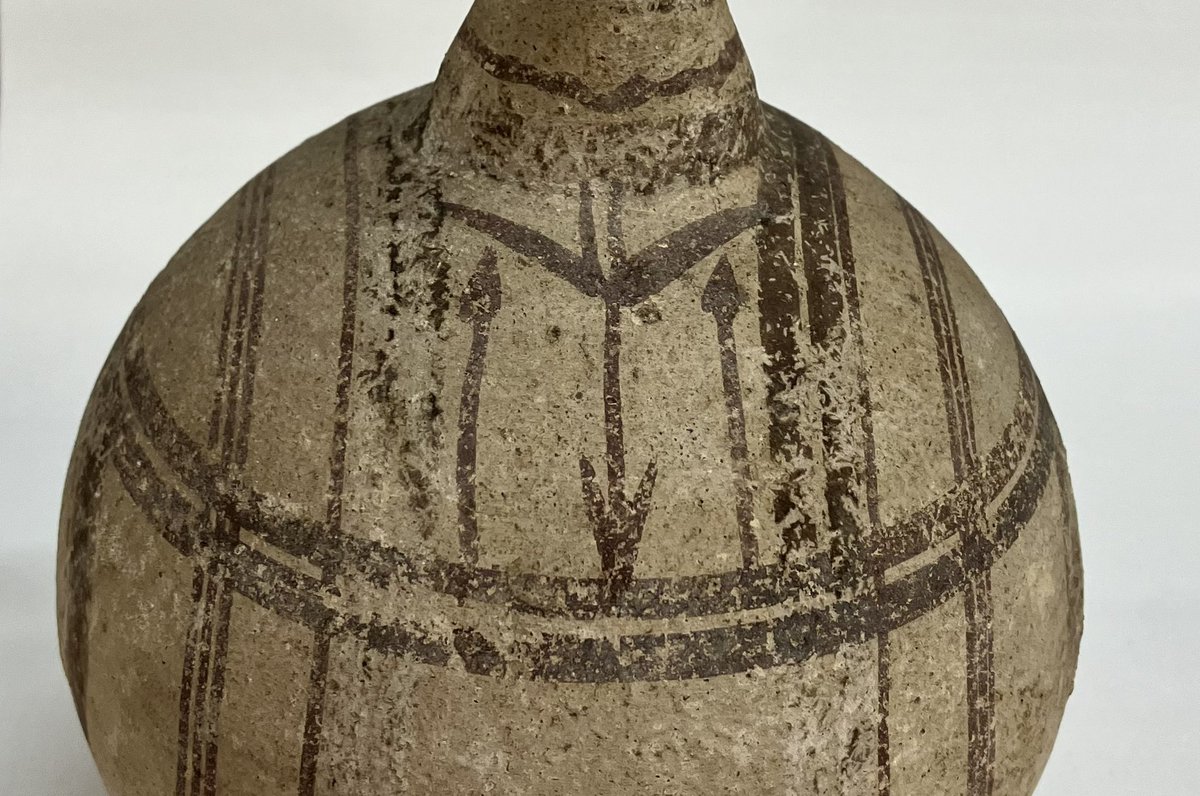 cypriotartleeds's tweet image. What a wonderful day - huge thanks to @eloquentpeasant for generously showing me the NMS ancient Cypriot collection from Amathus (and many other wonderful objects!). Here’s a detail of decoration on a White Painted jug.