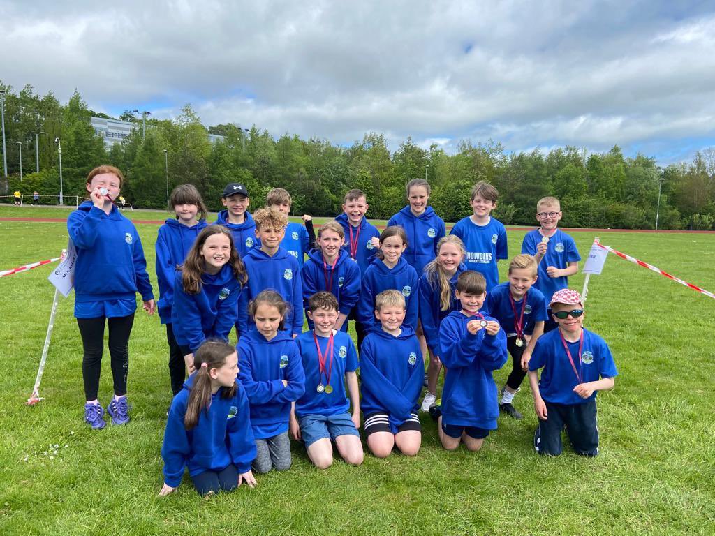 Our Athletics Team did a fantastic job today representing the school at the @CPSSASports Athletics Championships! 🤩 #TeamMenstrie #GoodSports #Proud Thank you to everyone involved who make attending these events possible! 👏🏻 @ActiveClacks @ClacksEducation Our pupils had a blast!