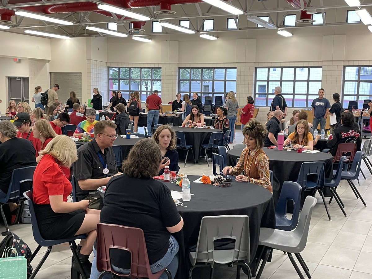 letslearnright's tweet photo. Student of the year breakfast. Nice job guys! Also thank you teachers.  @GPS_District https://t.co/Kxkw3Et1ht