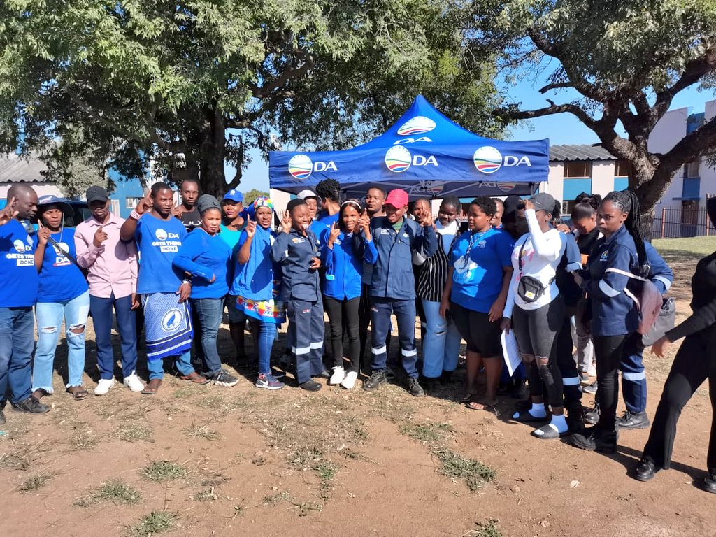 DA_Mpumalanga's tweet photo. 📃 #KhulaDASO

Successful DASO branch launch in eHlanzeni TVET College (Mlumati Campus) 💙

#VoteDASO for total change in your campus.  💙

A strong DA to build a better future!

#NoStudentLeftBehind #KhulaDASO https://t.co/INgjukw8QD