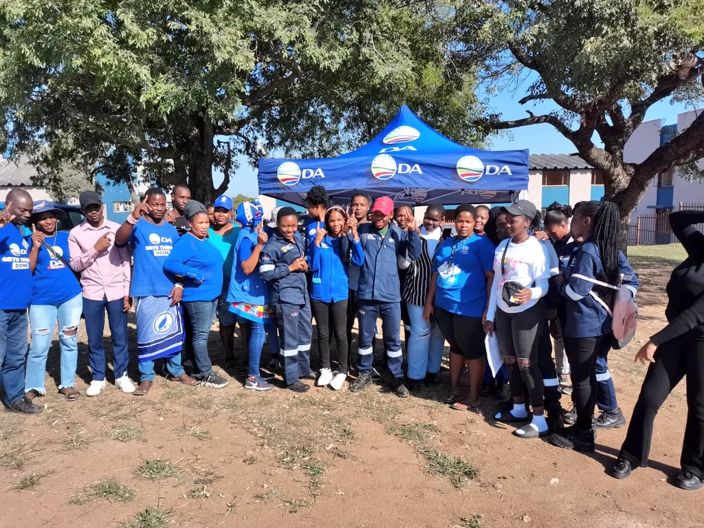 DA_Mpumalanga's tweet photo. 📃 #KhulaDASO

Successful DASO branch launch in eHlanzeni TVET College (Mlumati Campus) 💙

#VoteDASO for total change in your campus.  💙

A strong DA to build a better future!

#NoStudentLeftBehind #KhulaDASO https://t.co/INgjukw8QD