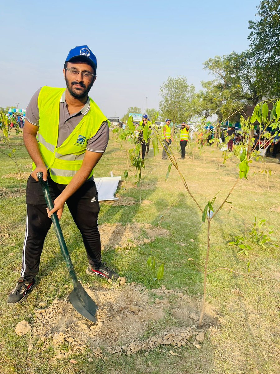 MuhammadQa80941's tweet photo. Smog free Lahore
#UCPPlantation2023
#UCPXAIkhidmatPlantation2023
#CleanAndGreenPakistan https://t.co/DESCkANphH