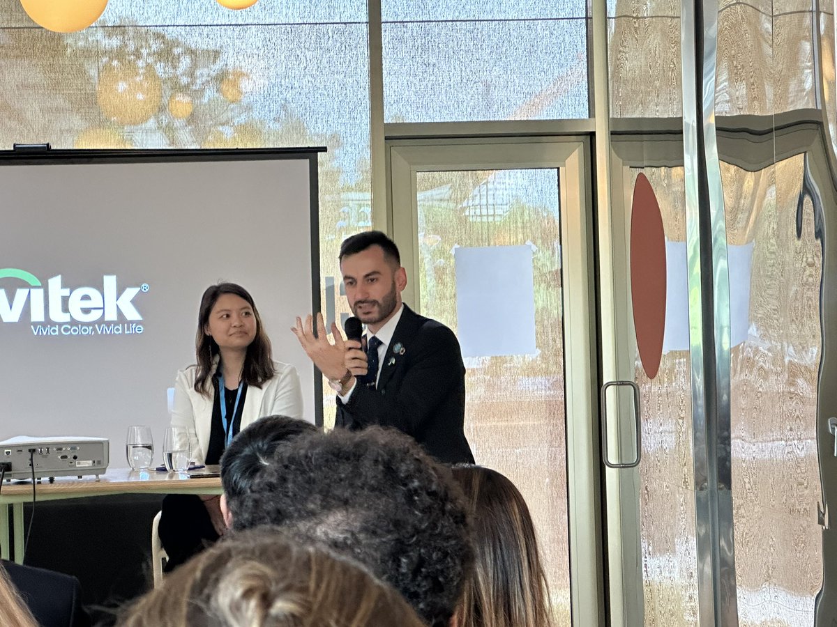.@m_alhamody (@IFMSA) says we need standards, competency-based approaches, meaningful engagement with learners, & the closing of feedback loops as we develop #curricula and think of how we integrate #AI in #health #education. 

#WHA76 #MedEd #Working4Health #HealthForAll #WHO75