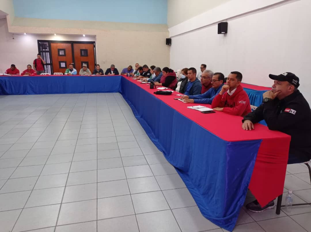 El Equipo Político Estadal y el Consejo Político del <a href="/PartidoPSUV/">PSUV</a> en #Merida realiza su acostumbrada reunión de evaluación y seguimiento para el fortalecimiento de la Revolución, a una sola voz dicen #BastaDeArroganciaImperial seguimos con <a href="/NicolasMaduro/">Nicolás Maduro</a> y <a href="/JEHYSONGUZMAN/">JEHYSON GUZMÁN</a>