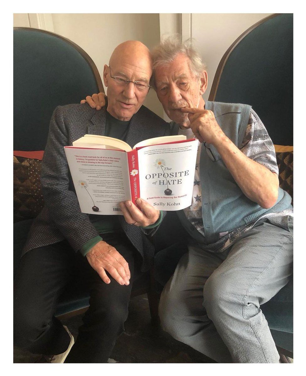 Things we love to see, Picard and Gandalf reading a book together.  @StarTrek #LordOfTheRings