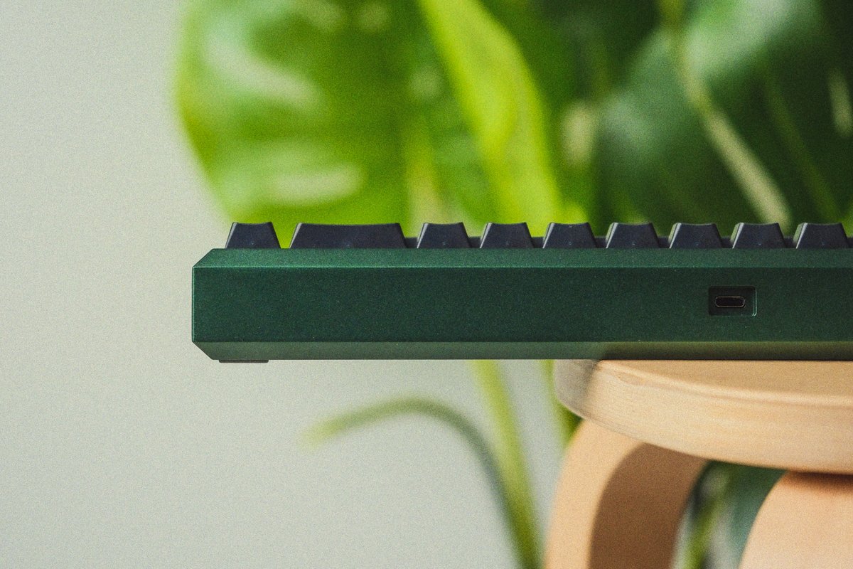 Urskog with GMK Polybius. Green keyboards are amazing.