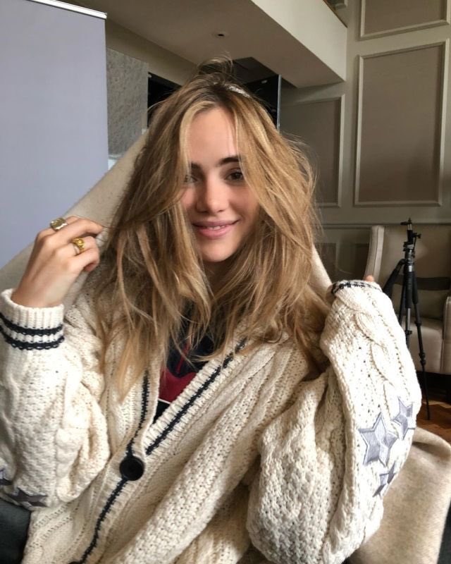 suki waterhouse with the 1989 t-shirt and the folklore cardigan is so <333