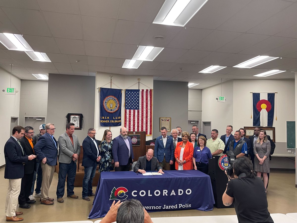 With the signing of the #CO SB23-292, energy infrastructure projects in #TheCentennialState will now prioritize #FairWages and #apprenticeship utilization. Thanks to @GovofCo, <a href="/Hansen4Colorado/">Chris Hansen for Colorado</a>, <a href="/SteveFenberg/">Steve Fenberg</a>, <a href="/ShannonBird4CO/">Shannon Bird</a>, and @MonicaDuran23. bit.ly/45p6e2q #COLeg