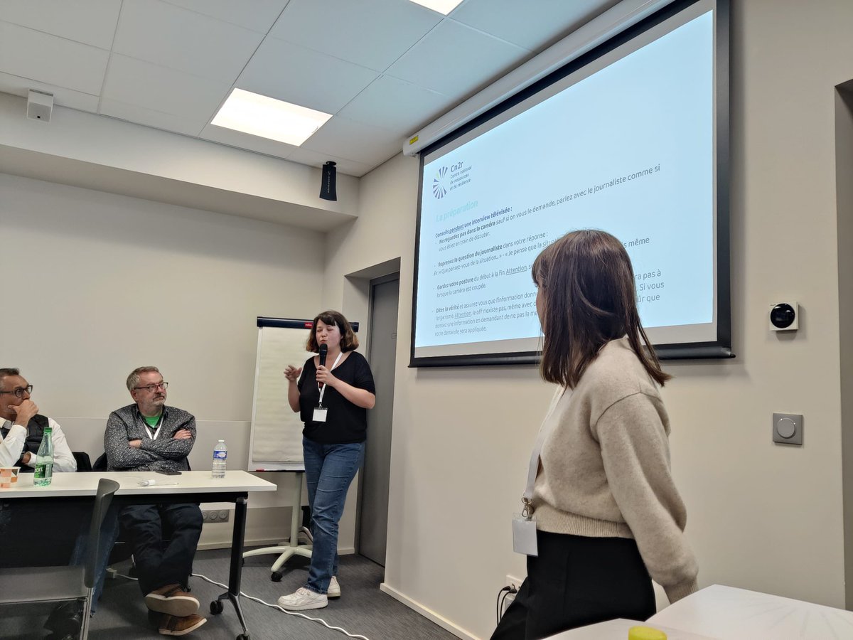 💬 Journée des CRP aujourd’hui à Paris, un moment d’échange avec les membres des centres régionaux du psychotrauma et l’occasion de leur présenter nos ressources, en terminant par un atelier mediatraining 🎤 merci à tous les participants !