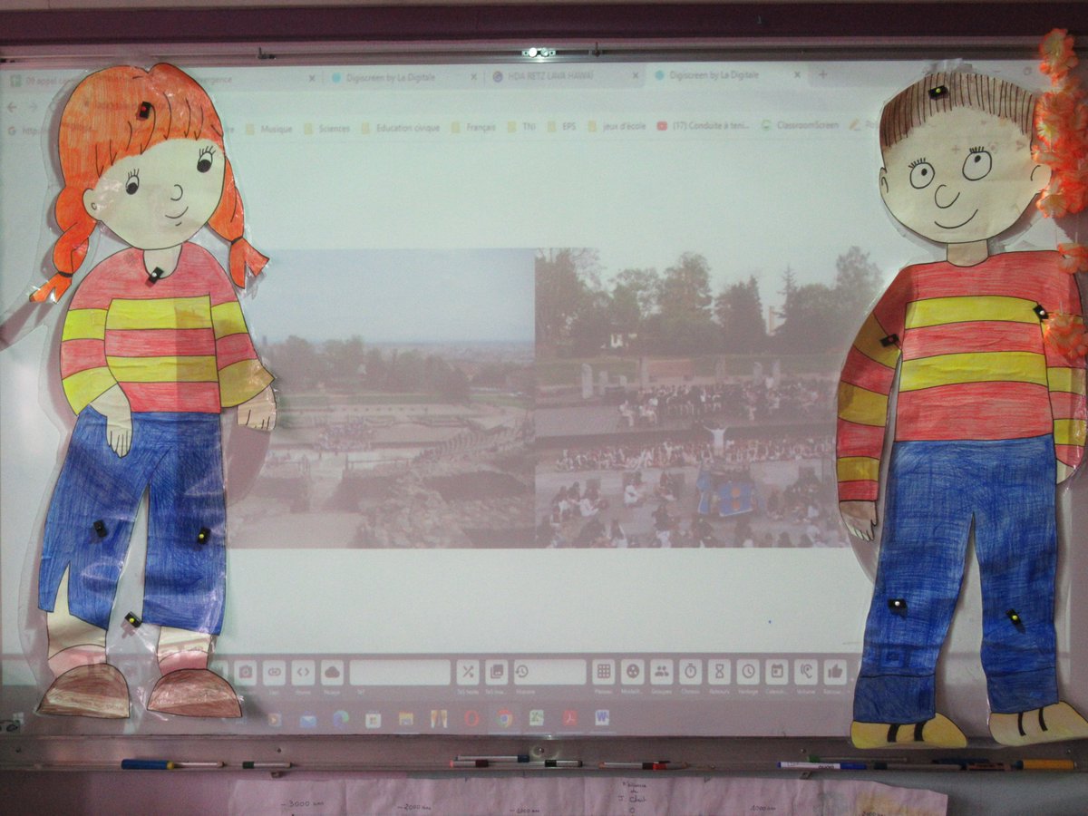 #AplatiTour#Voyage2@AplatiTour Nous avons nos projets à Clément et Clémentine, ils ont écouté avec attention ! Ils ont été étonnés de notre spectacle dans un théâtre gallo-romain !