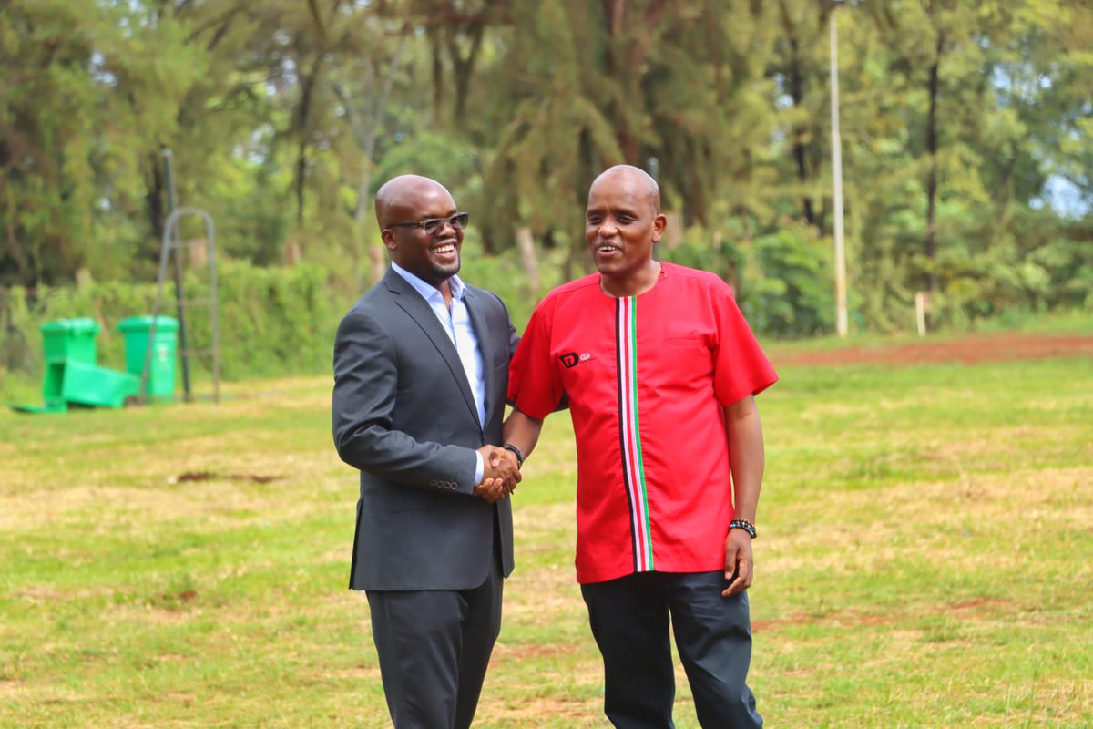 OleItumbi's tweet photo. In Embu, after chairing the National Holidays Thematic Committee. Yaani mimi na PS @InteriorKE - wacha tu! Asante @ray_omollo - quite a great day going through updates with the Steering Committee. https://t.co/mgHqzRu24S