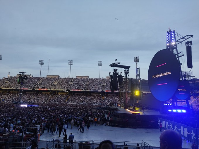 Leah_A_Goldberg's tweet photo. Hi @coldplay in Barcelona (Catalonia) we speak catalan not spanish, please for the next concert subtitles in Catalan. Good night!

Hola @coldplay a Barcelona (Catalunya) parlem català no castellà, si us plau per al proper concert subtítols en català. Bona nit! https://t.co/1vcbqP9sQj