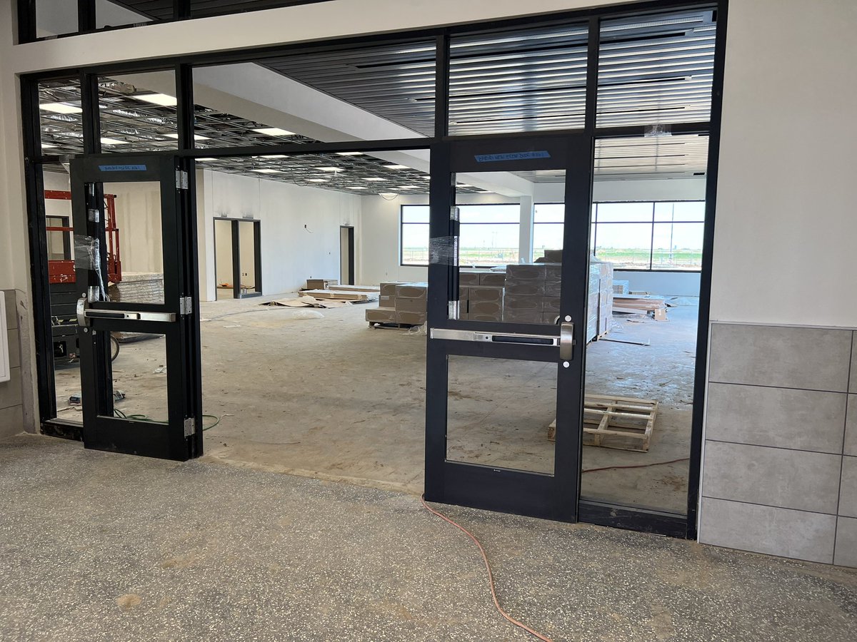 BushlandISD's tweet photo. Just a couple of tweets to share more pictures of our new Bushland Elementary School! Thank you Bushland ISD voters! The school is looking amazing!! https://t.co/ZCPVRBgohD