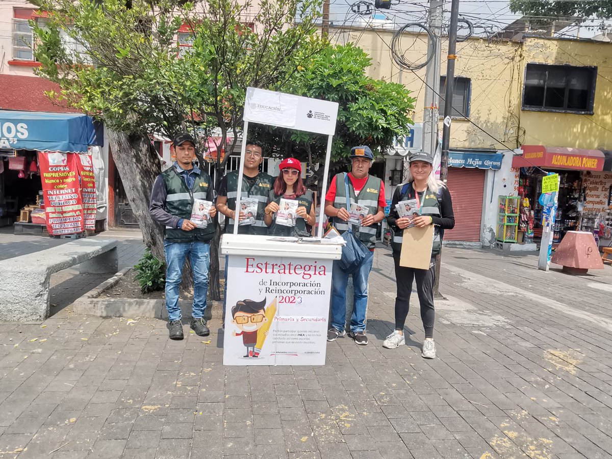 IneaCdmx's tweet photo. Brigada mercado Jamaica de la Coordinación de Zona Sor Juana Inés de la Cruz, estamos acercando los servicios del #INEA en toda la #CDMX 

¡Todos los servicios son gratuitos!  Acércate al #INEA 

Visita #AprendeINEA https://t.co/CwNyizqTa8 acude a tu #PlazaComunitaria más cercana en https://t.co/6xpdnr4hTG llama al 800 89 06 31
