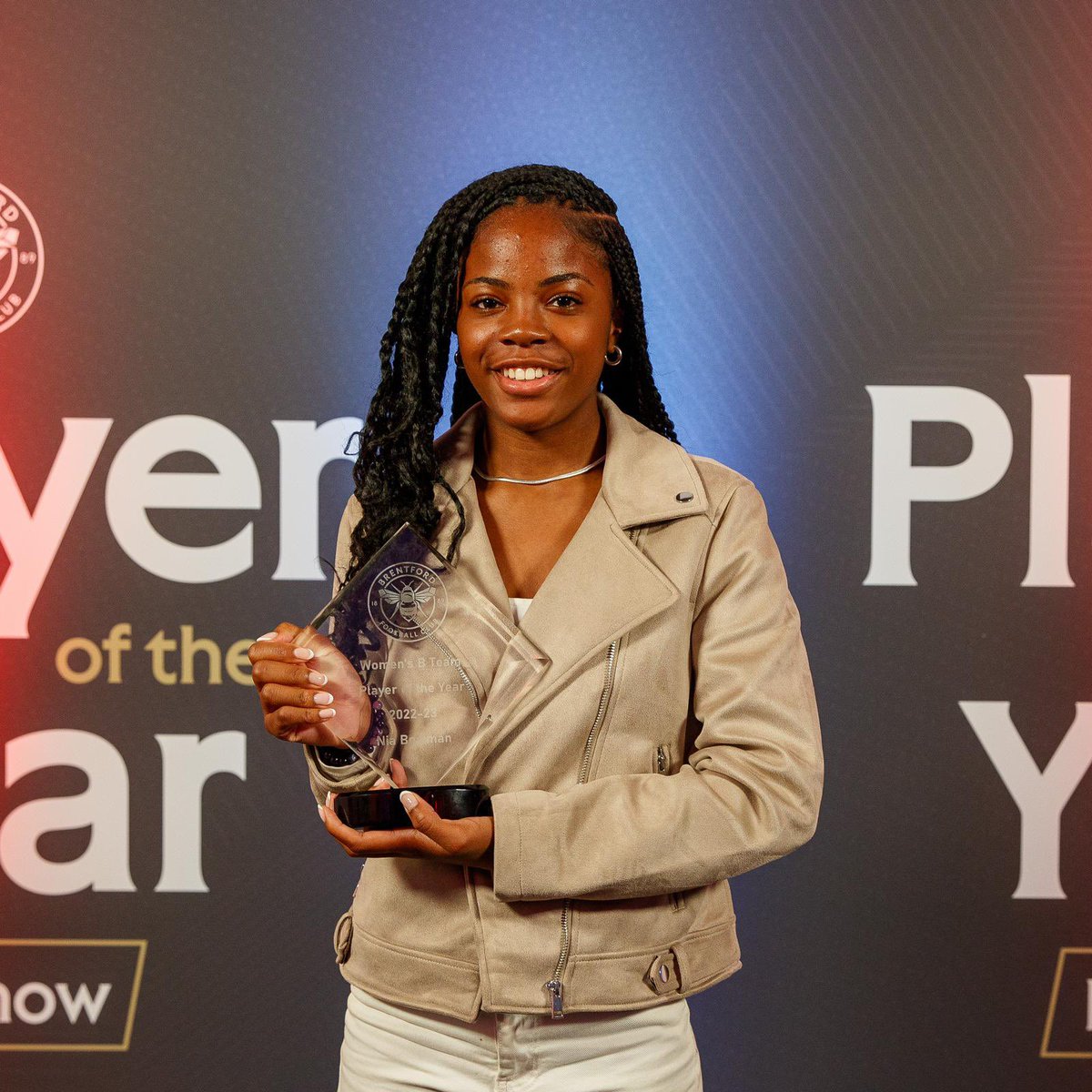 BrentfordFCW's tweet photo. 𝙋𝙧𝙤𝙪𝙙

#BrentfordFCW | #BrentfordFC https://t.co/8JKgRC0UPN
