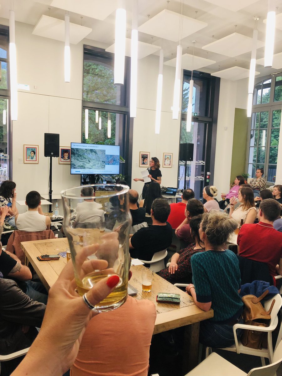 NinadesJardins's tweet image. #Pint23 c’est de la bière 🍺 certes mais c’est aussi et surtout un excellent prétexte pour initier, faciliter, permettre même, le dialogue entre #Science et #Societe ! Un format simple et redoutablement efficace 🤩 ! A l’année prochaine @pintofscienceFR @EloScicomm @sophie_yvon