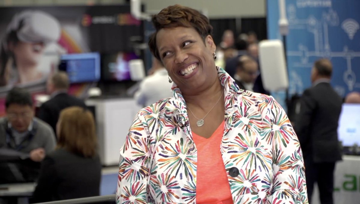 Light_Reading's tweet photo. Omdia's Roz Roseboro discussed how #5G and the rise of the distributed workforce have changed how enterprises utilize the cloud. She also provided a sneak peek into her research on #AI and the customer experience. #Big5GEvent

Watch on Light Reading: https://t.co/VygPjnOv0D https://t.co/kaHbFUHfN4