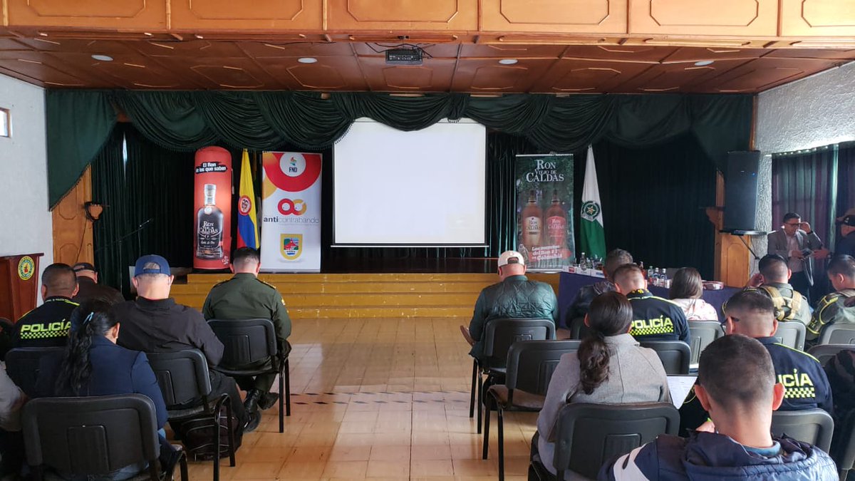 FNDCol's tweet photo. El #ProgramaAnticontrabando de la @FNDCol realizó en #Nariño un Seminario de actualización rentística, que contó con la participación de los Grupos Operativos de @gobnarino, @GobChoco, @GobCauca, @gobertolima, @HuilaGob, @GobCaqueta, @gobputumayo y @Goberamazonas. 1/2 https://t.co/vJ0Zf83Y1I