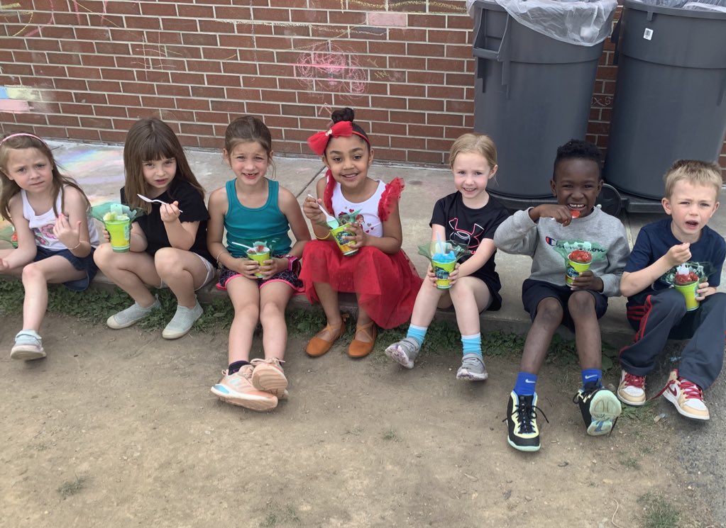 With some sugary smiles our final PBIS Reward is complete! Staff and students enjoyed some Kona Ice. Over 350 students opted in by using 20 StarBucks and having two or less office referrals over the past month. Ask your student if they opted in today! #westshoreproud