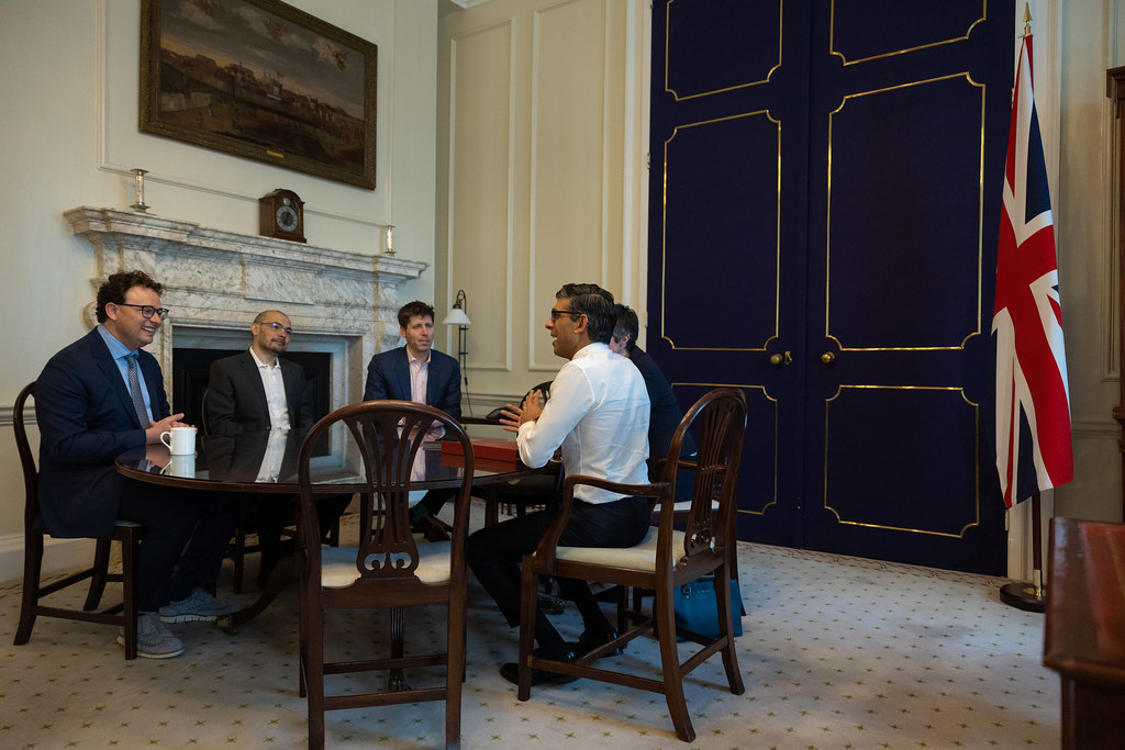 RishiSunak's tweet photo. Done safely and securely, AI has the potential to be transformational and grow the economy.

This evening I met with @sama, @demishassabis and @AnthropicAI's Dario Amodei to discuss how the UK can provide international leadership on AI. https://t.co/8x8NfCbCbG
