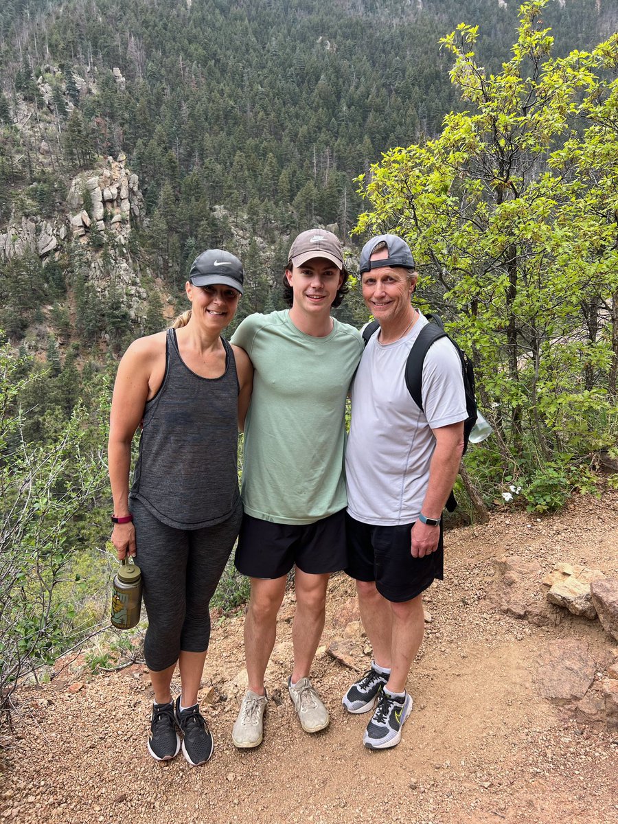 JEM438288's tweet photo. Some people do marathons at 50/60 and others do the @manitouincline!   #2744steps #under1hour #bucketlist #colaradosprings 💪 😅 https://t.co/Hw9ltk4xka